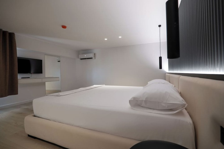 Room 63 of 100