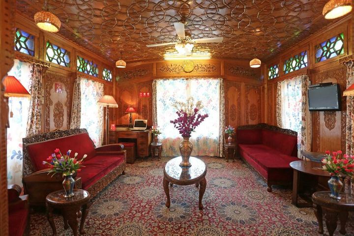 Room 9 of 27