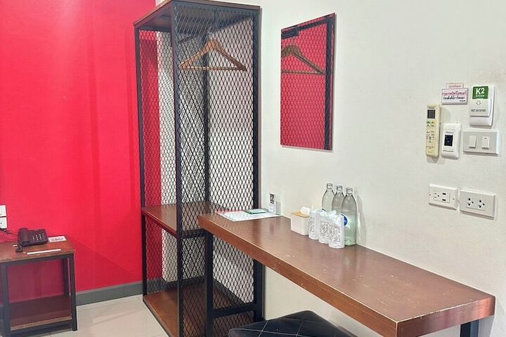 Room 9 of 15