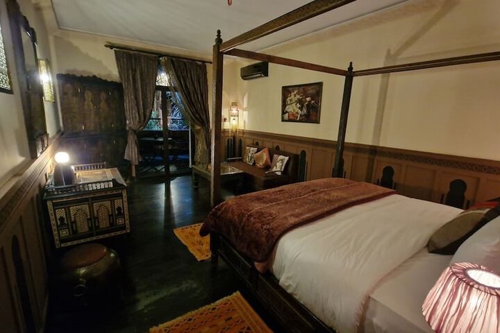 Room 17 of 99