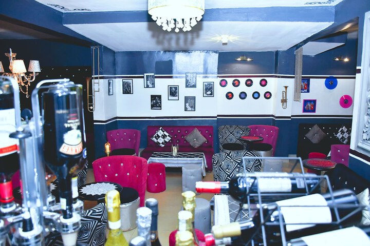 Lounge 42 of 58