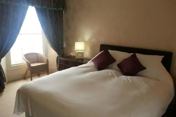 Room 4 of 15