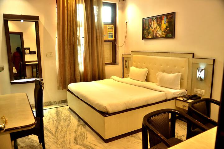 Room 8 of 23