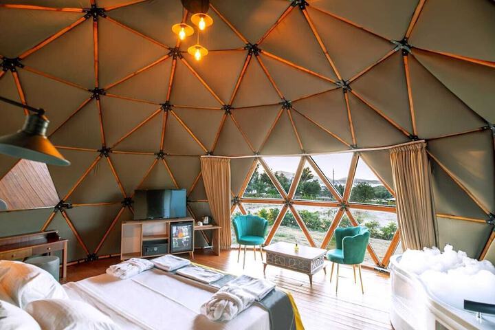 Room 4 of 17