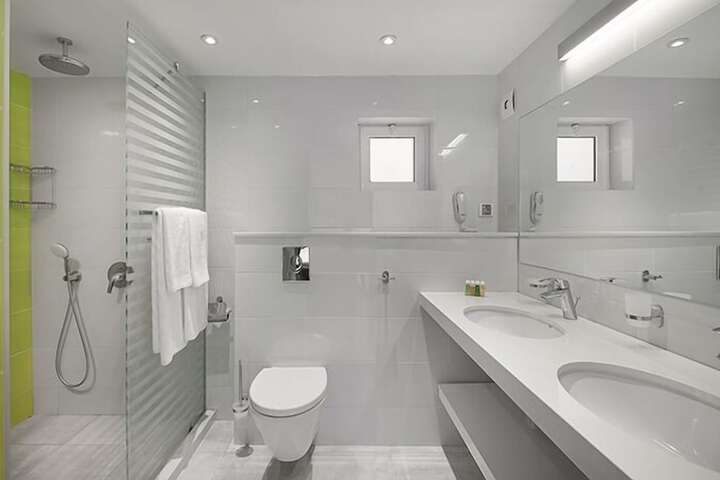Room 15 of 36