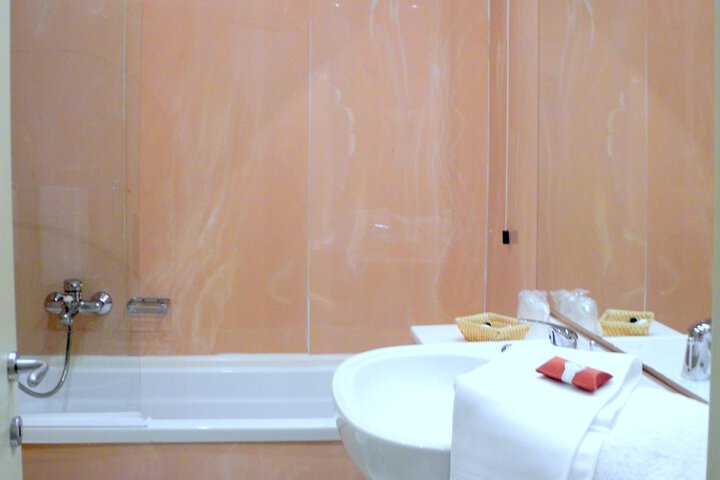 Room 20 of 53