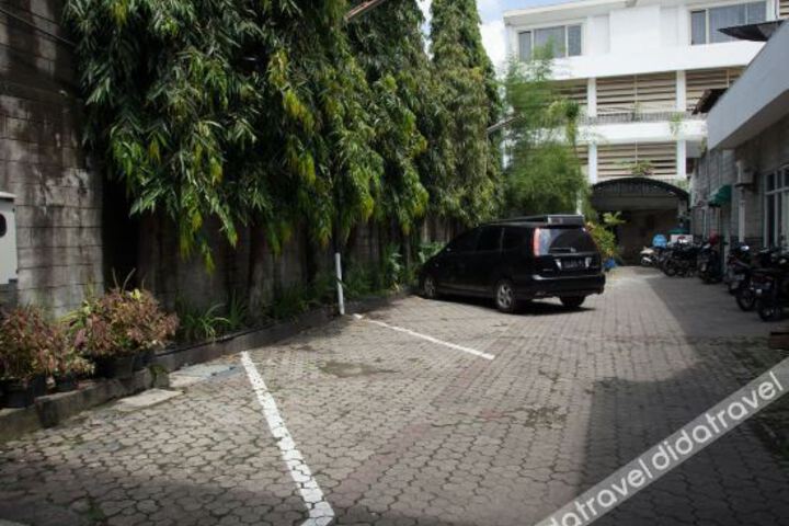 Reddoorz Near Tunjungan Plaza