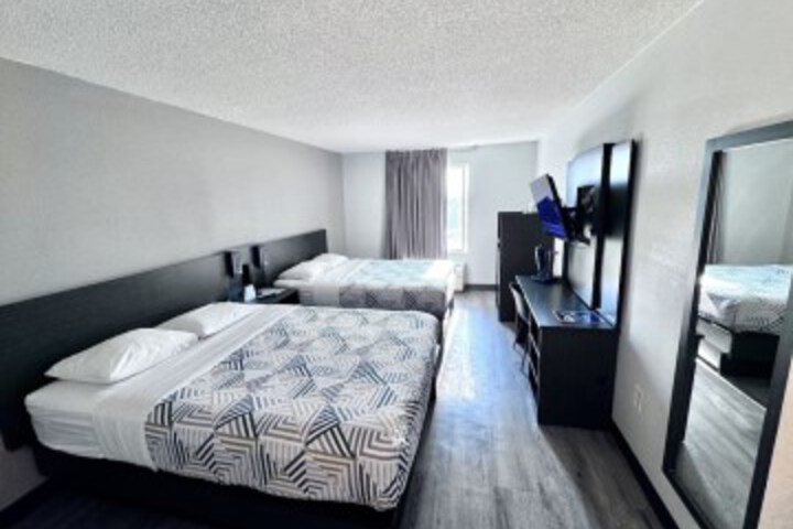 Room 17 of 33