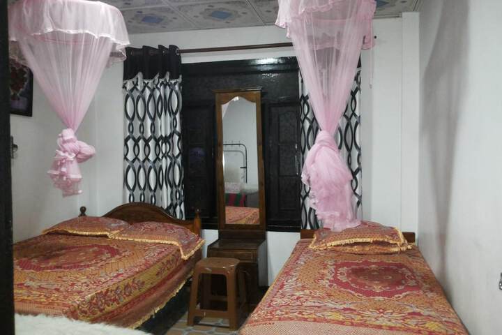 Room 4 of 24