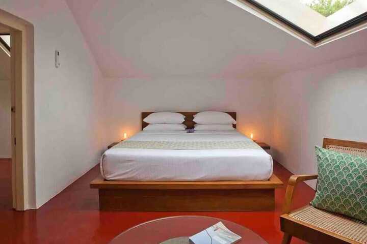 Room 54 of 72