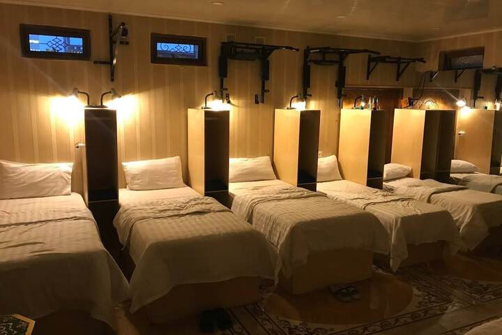 Room 17 of 42