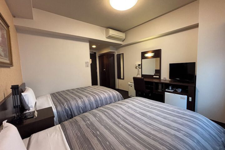 Room 6 of 26