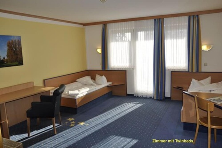 Room 21 of 34