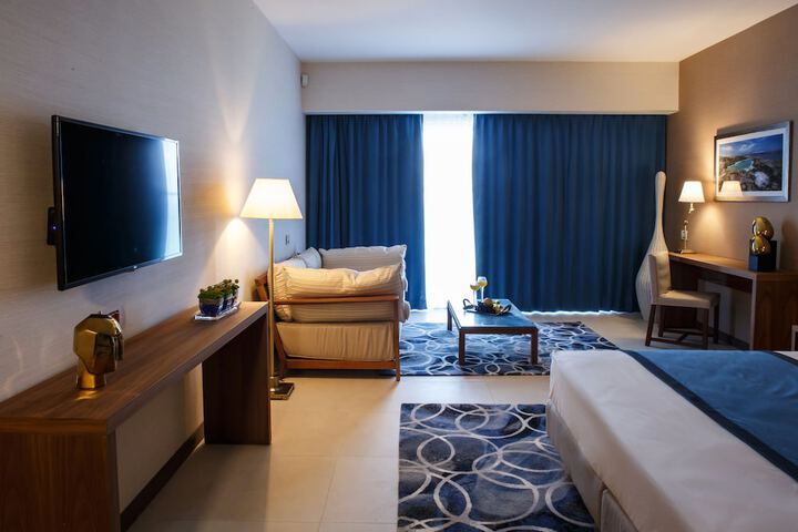 Room 18 of 100