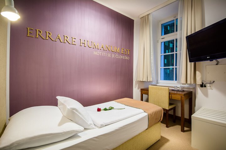 Room 14 of 68