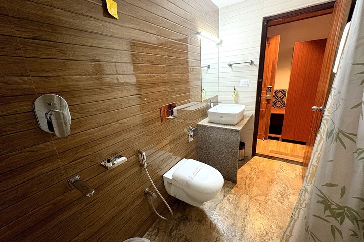Room 15 of 34