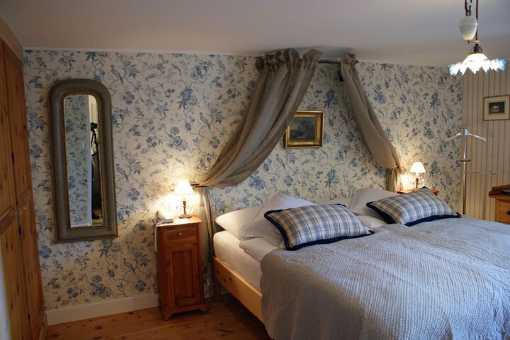 Room 4 of 42