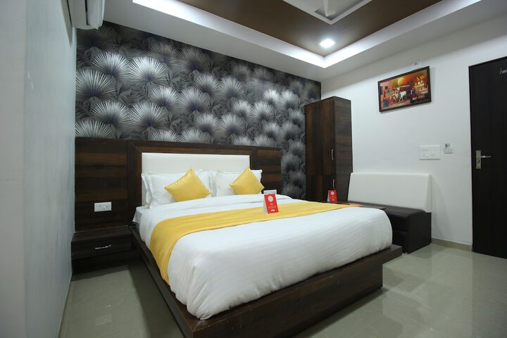 Room 9 of 15
