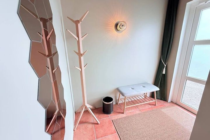 Room 9 of 39