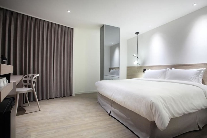 Room 5 of 67