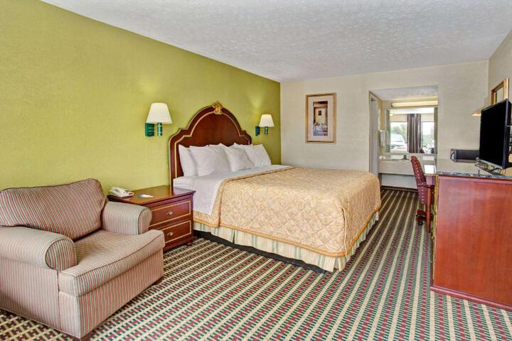 1 King Bed (2 of 8)