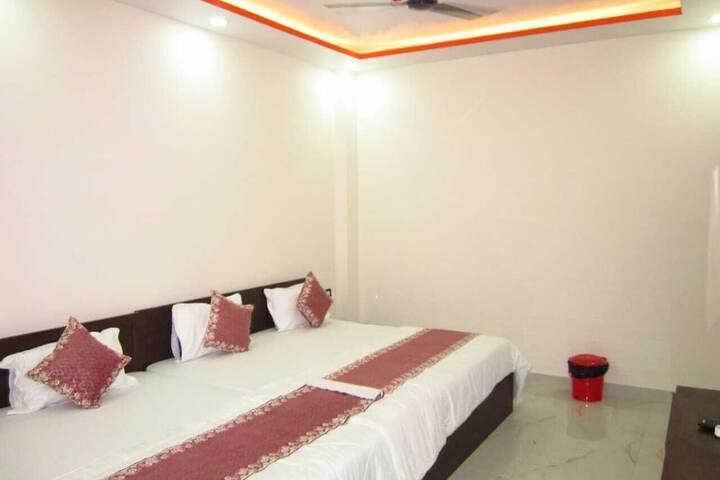 Room 8 of 15