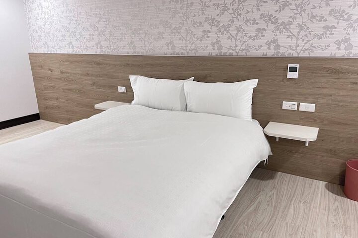 Room 7 of 26