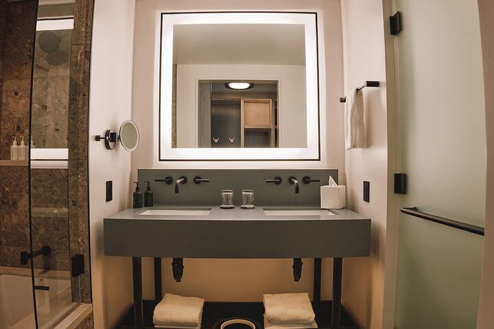 Room 46 of 62