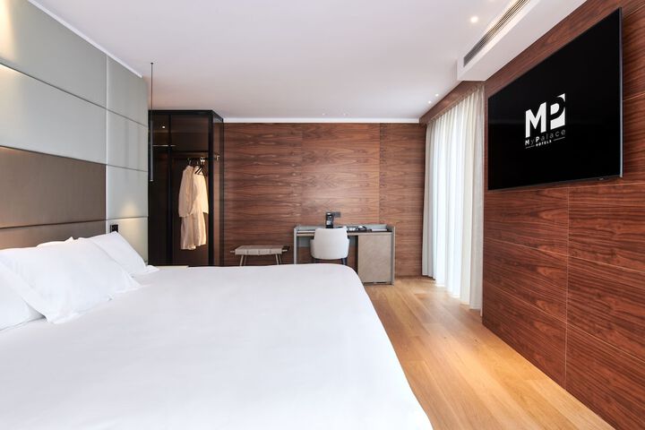 Room 18 of 74