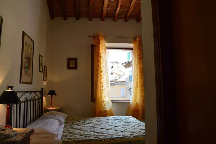 Room 11 of 30