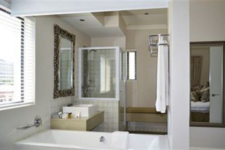 Room 5 of 39