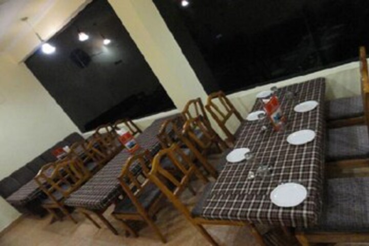 Dining 17 of 35