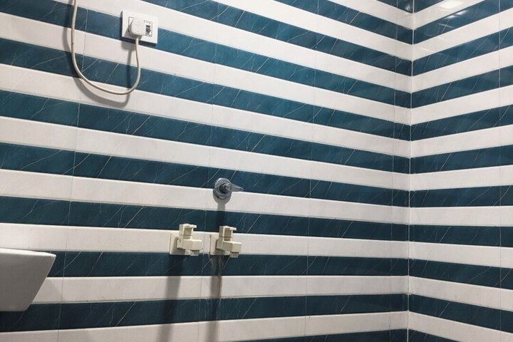 Room 10 of 13