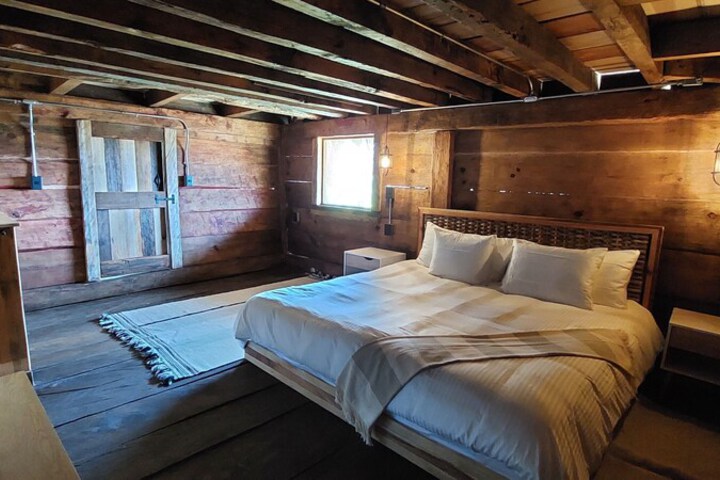 Room 6 of 16
