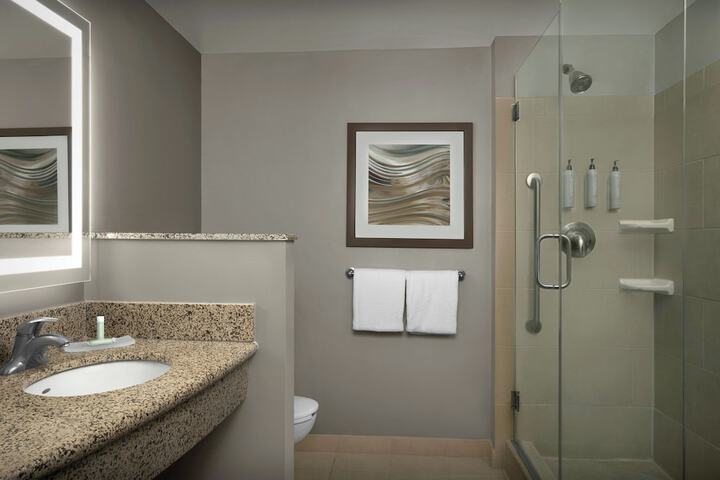 Room 17 of 34
