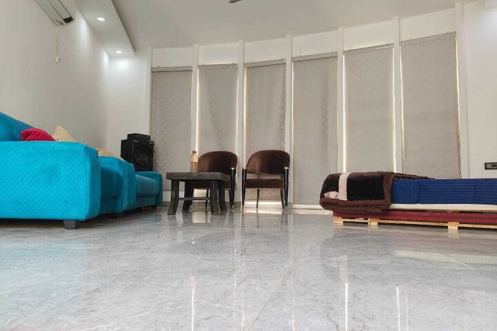 Room 3 of 34