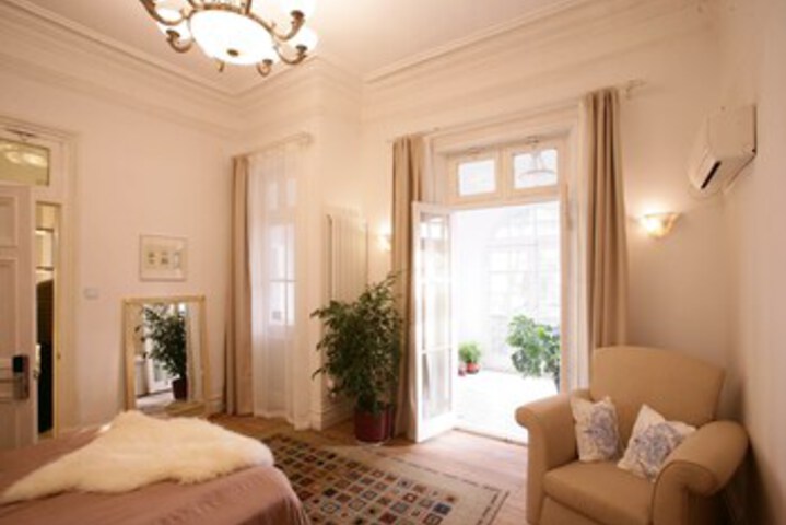 Room 62 of 75
