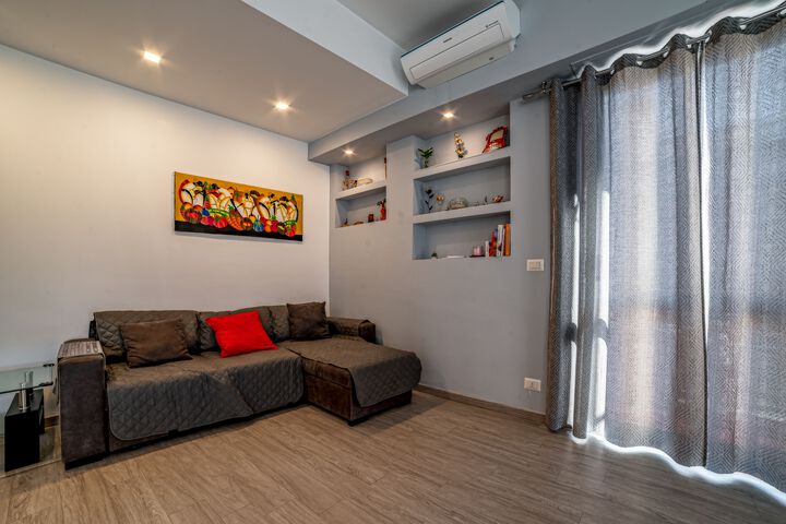 Room 5 of 9
