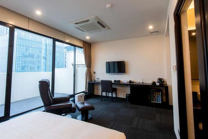 Room 6 of 32
