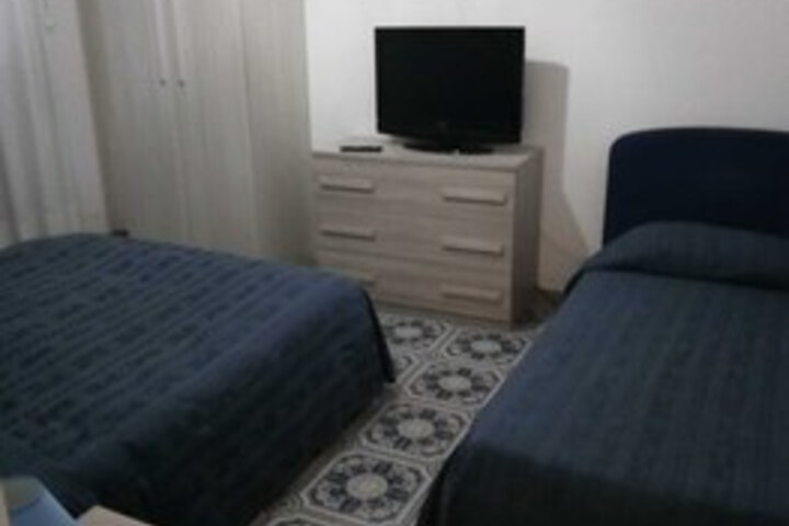 Room 33 of 41
