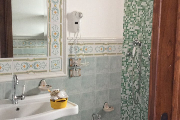 Room 28 of 78