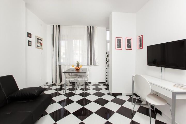 Room 103 of 180