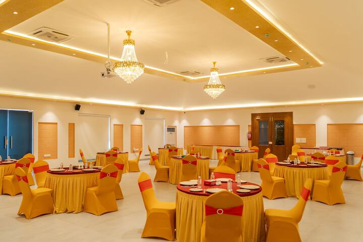 Ballroom/Hall 62 of 84