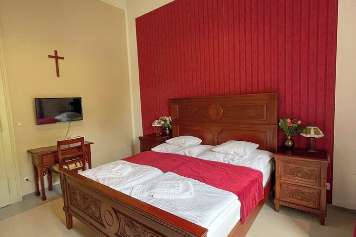 Room 8 of 29
