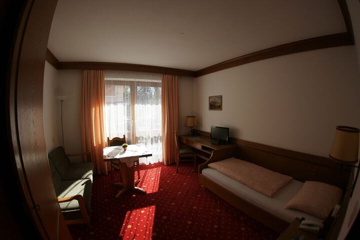 Room 13 of 65