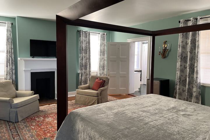 Room 105 of 170