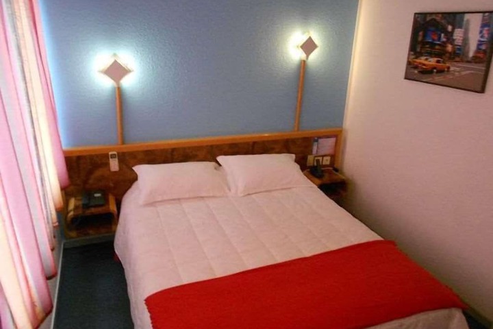 Room 25 of 87