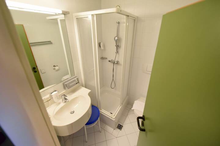Room 34 of 49