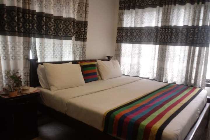Room 2 of 3