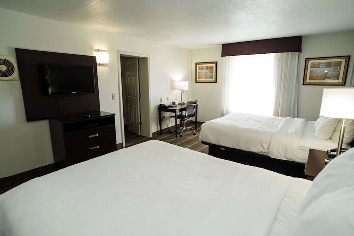 1 Queen Bed Efficiency (21 of 26)